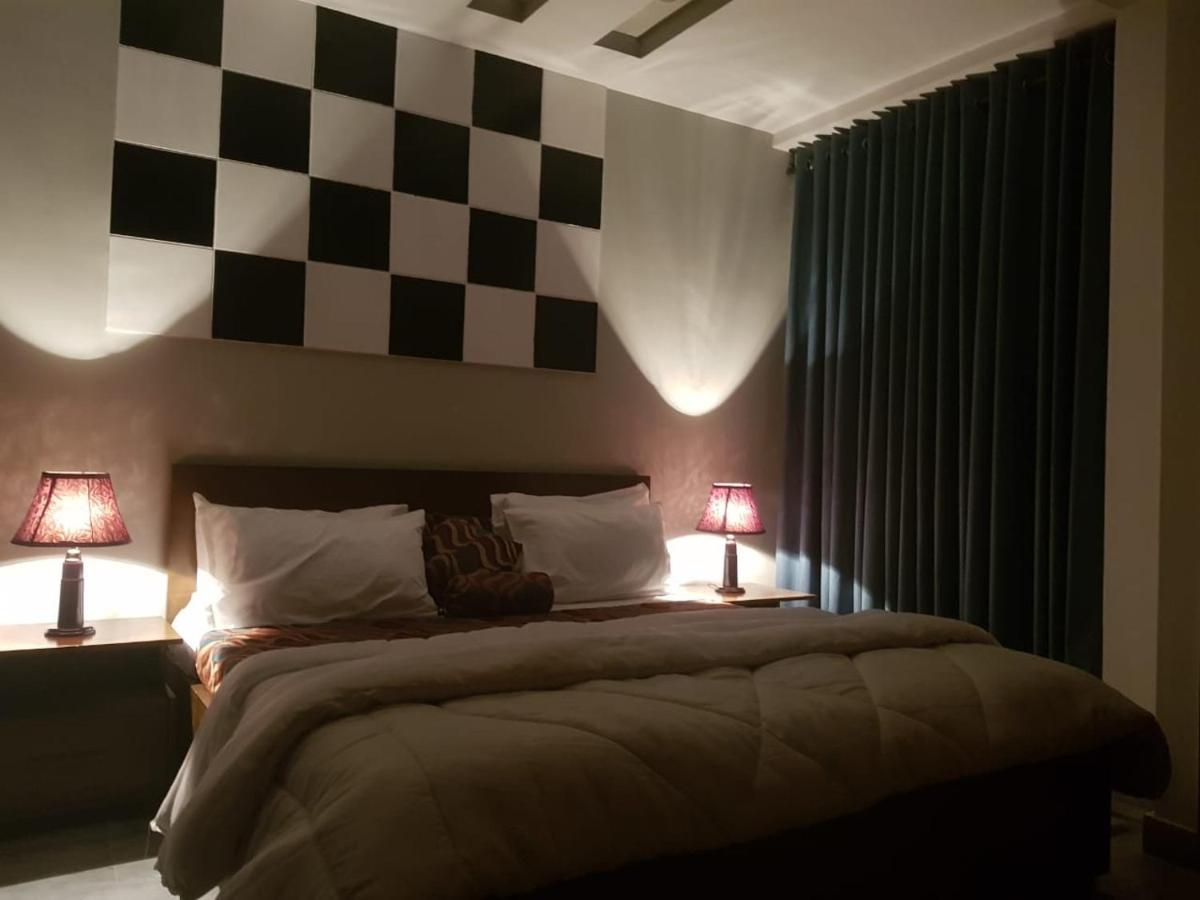 Hotel Holiday Lahore Extérieur photo