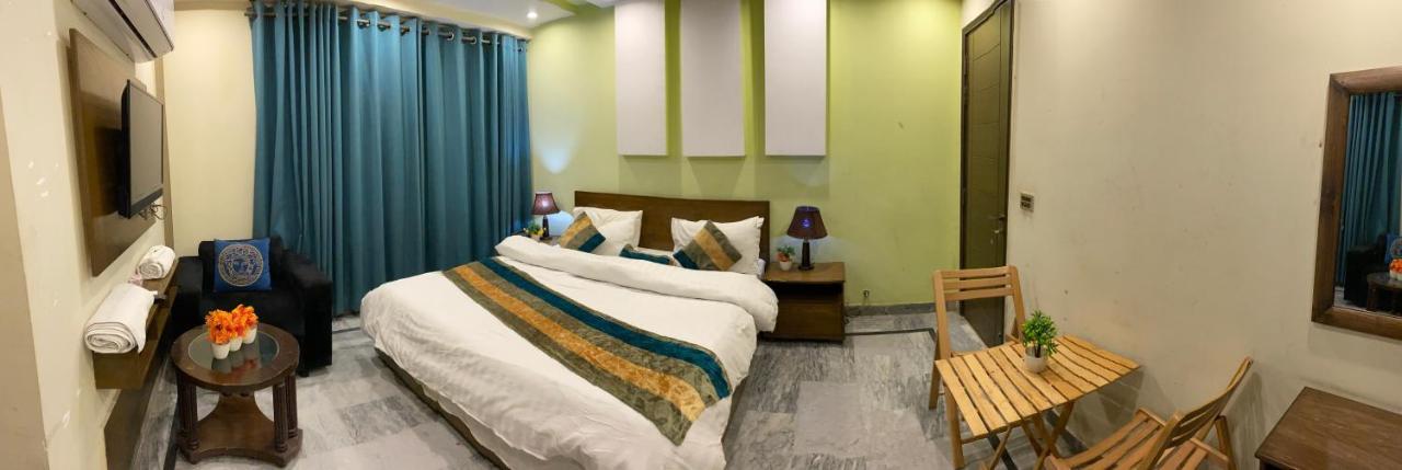 Hotel Holiday Lahore Extérieur photo